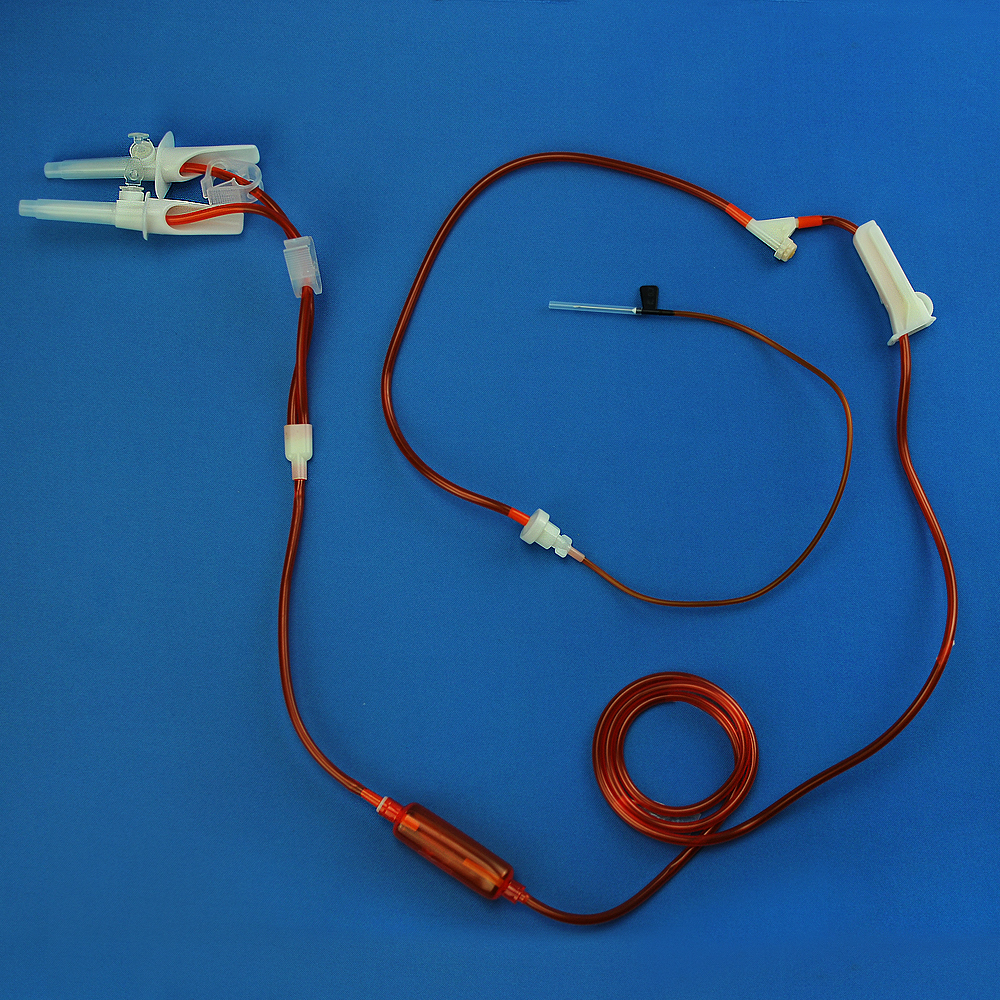 Lightproof Infusion Set With Two Spikes